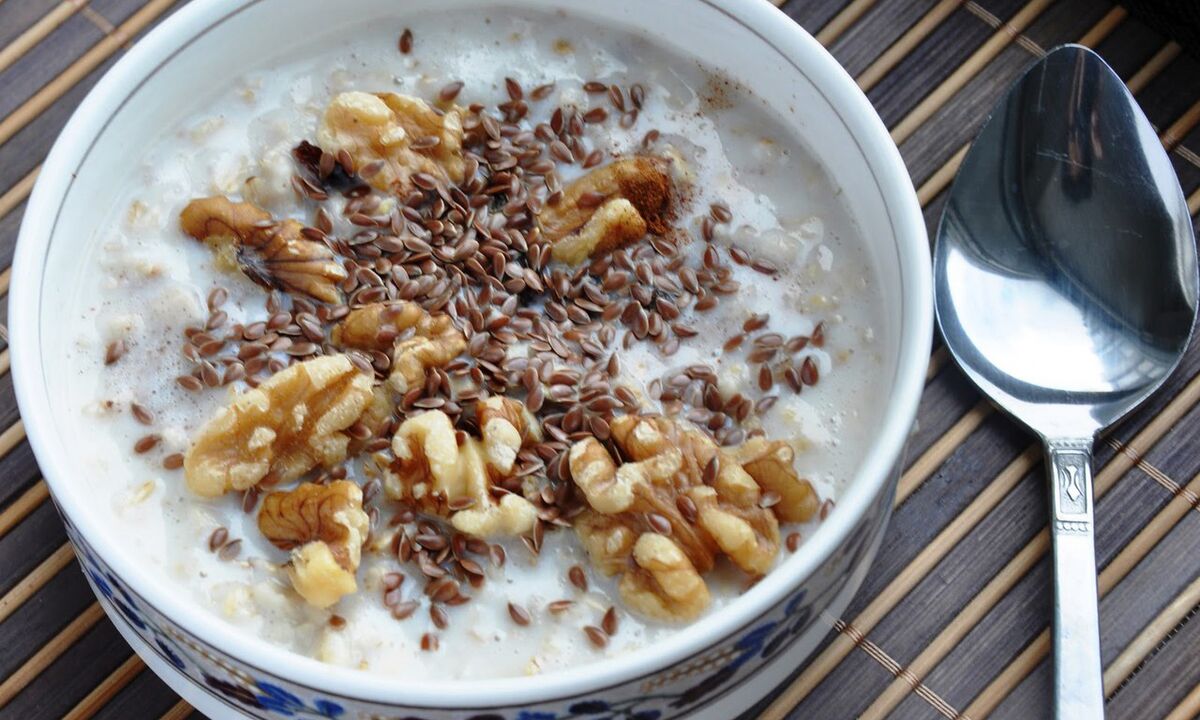 Kaša od lanenog sjemena s mlijekom - zdrav doručak u prehrani onih koji mršave